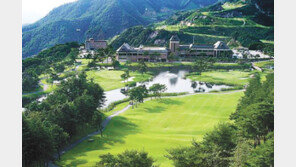 총 45홀… 해발 400m 명봉산 자락 청정 골프장