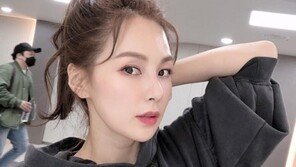 ‘갸름한 턱선’ 채연, 44세 믿기지 않는 최강 동안 미모