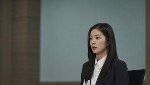 ‘더블패티’ 소맥 마는 아이린·음식 한가득 먹는 신승호…스틸 공개