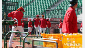 코로나 사태 속 운영비만 연 400억…정용진 승부구 통할까