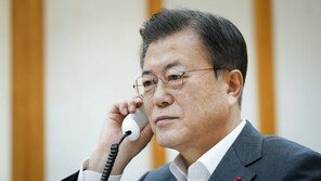 바이든 전화 기다리다 시진핑과 통화한 文…靑 ‘확대해석’ 경계