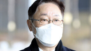 文, 박범계 법무부 장관 임명 강행…28일 임기 시작