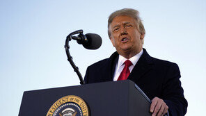 유튜브, 트럼프 계정 무기한 정지…트럼프 SNS, 사실상 원천 차단