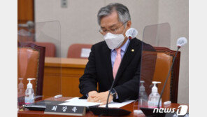 최강욱, ‘명예훼손 혐의’ 기소…‘최경환 신라젠 투자 의혹’ 제기 이철도 기소 