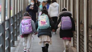 “동영상만 틀어주니 자꾸 딴짓… 원격수업도 쌤이 직접 해주세요”