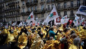 佛 의료진-학생들 “코로나 정부지원 개선하라”