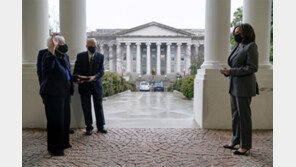 美 옐런 재무, 해리스 부통령 앞에서 취임 선서