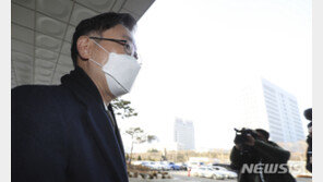 박범계, 동부구치소로 첫 출근…SNS에 “방역이 민생”