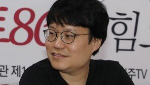 웹툰작가 윤서인, 막말 루머 유포 의혹에 “제물된 기분”