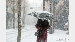 서울 ‘4.1㎝ 눈폭탄’ 투하하고 동으로…“수도권 낮까지”