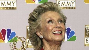 ‘내일을 향해 쏴라’ 배우 클로리스 리치먼 별세…향년 95세