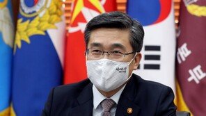 서욱 “한미연합훈련, 코로나 상황 고려해 실시”…축소 가능성 염두한 듯