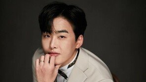 조정식 아나운서, 웨딩사진 공개…“현명하고 착한 아내”