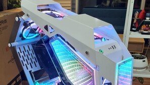 [리뷰] 존재감 만점의 화려한 PC 케이스, 큐닉스 인피니티 F