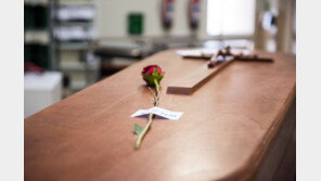 하마터면 산 채로 화장될 뻔…관 속 엄마의 숨결 알아챈 딸