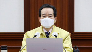 정 총리 “거리두기 조정 신중 결정…코로나 상황 더 주시”