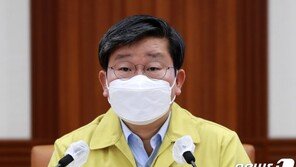 연일 400명대…내일 오후 거리두기 조정안 발표 