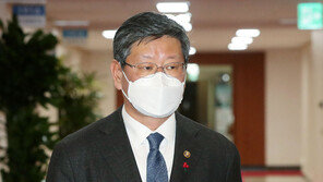 “이용구 차관 폭행 당시 택시 운행하는 영상 있다”