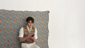 김우빈, 훈훈한 모델 기럭지…신민아가 반한 분위기