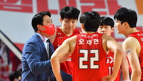 ‘연승 브레이커’ SK, KCC 13연승 이어 현대모비스 8연승 제동