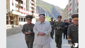 김정은 “2만5천세대 건설” 지시한 검덕지구…‘건설계획’ 돌입