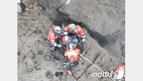 성산일출봉 좌초 어선 선원 5명 전원 구조…사고 14시간만에