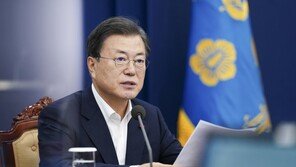 文대통령 “구시대적 유물 같은 정치”… 北원전 의혹제기 野 우회비판