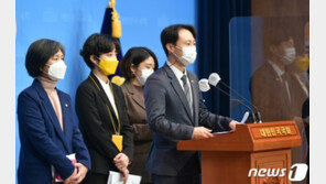 범여권 161명 판사 탄핵안 발의…국민의힘 “김명수도 탄핵” 맞불