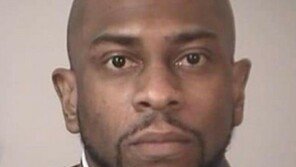 천장서 女탈의실 훔쳐보다가 ‘쿵!’…추락해 덜미