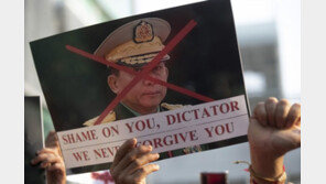 하루 아침에 미얀마 전복…軍 최고사령관 민 아웅 흘라잉은 누구?