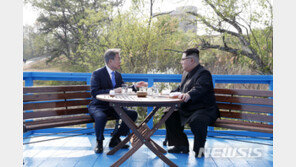 靑, USB 비공개 가닥…文대통령 뼈아픈 학습효과도 작용