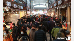 줄었지만 불안한 ‘100명대’ 서울 확진자…“설명절 후 다시 늘수도”