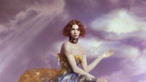 트랜스젠더 뮤지션 소피, 보름달 보려다 실족사