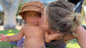 생후 8개월 아기 숲에서 키운 호주 10대 부모…신고 당하자 소송