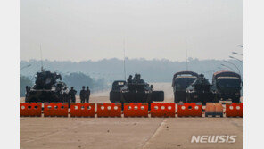 “미얀마 군부, 구금된 의원 등 400여명 석방”