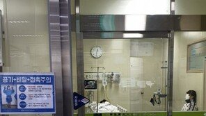 마스크만 쓰라던 병원…코로나 격리실에 보호자까지 격리 ‘황당’