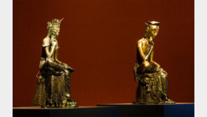 ‘신라의 미소’ 반가사유상 2점 나란히 웃는다