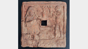 사냥법 적은 인디언 스톤… 물소 뼈에 새긴 골각문자