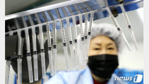 AZ 백신, 국내 고령자 접종 어떻게…4일 식약처 중앙약심 발표