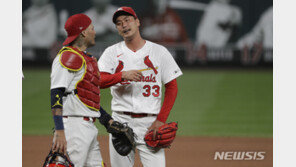 ‘김광현 도우미’ 몰리나, 류현진과 호흡?…토론토 ‘관심’