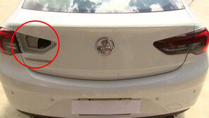 달리는 앞차 후미등에서 사람 손이 불쑥…20대女 구조 요청