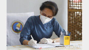 “미얀마 군부, 아웅산 수치 고문 핵심 측근도 체포”