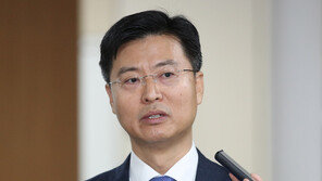 최윤수 전 차장, ‘국정원 불법사찰’ 관여했나…2심 선고