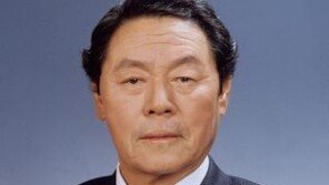 ‘라면왕’ 신춘호 농심 회장, 56년만에 경영일선 물러난다