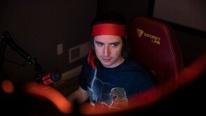 美게임스톱 주가 또 42% 폭락…‘대장개미’도 조사 받는다