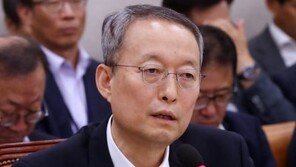 ‘원전 의혹’ 백운규 전 산업부 장관 구속 여부, 8일 결정