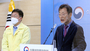 AZ백신 고령자 안전·효과 의문 여전…51만 노인 1분기 접종 안갯속