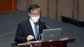 “택시 기본요금이 얼마인가, 버스는” 질문에 변창흠 “카드로 내서…” 