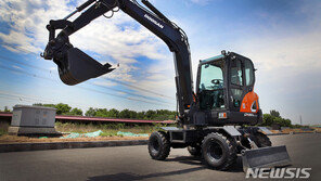 현대重지주, 두산인프라코어 품었다…8500억원에 인수 본계약 체결