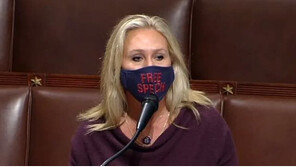 ‘트럼프가 이겼다’ 큐어넌 신봉 美공화의원, 상임위 퇴출